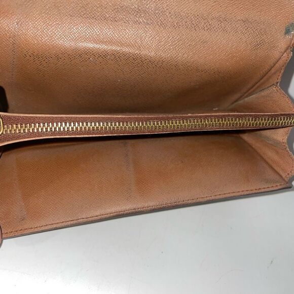 Authentic Louis Vuitton Monogram Sarah Wallet - Picture 10 of 13